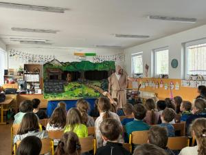 Přijelo k nám divadlo